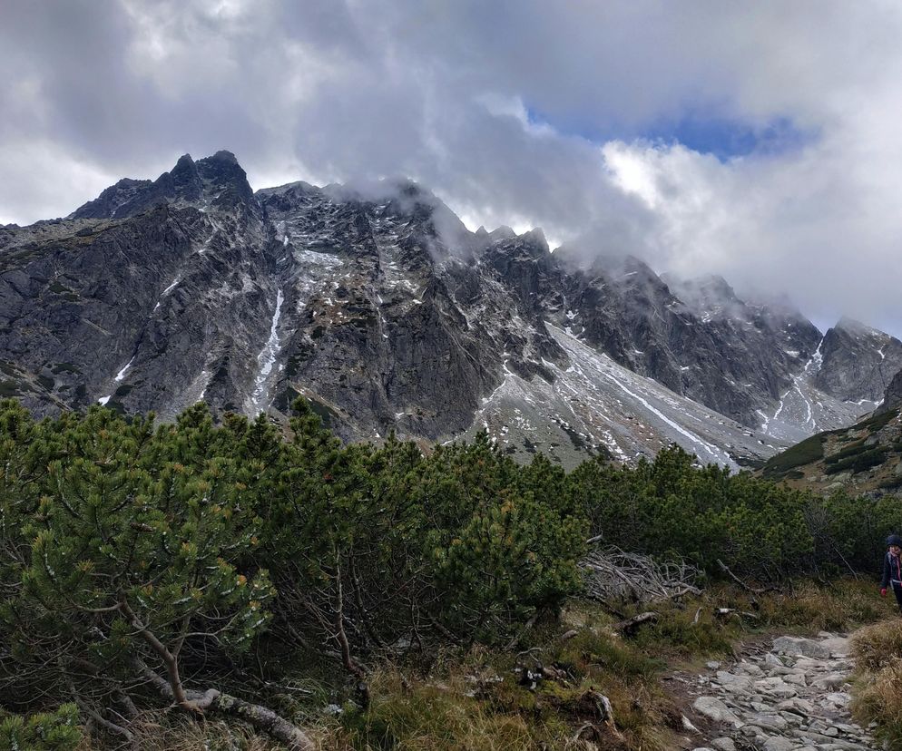 Niebezpiecznie w Tatrach. Warunki pogodowe stwarzają zagrożenie dla turystów