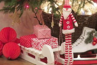 Świąteczne dekoracje z drewna. Jak zrobić Mikołajowe sanie w wersji mini?