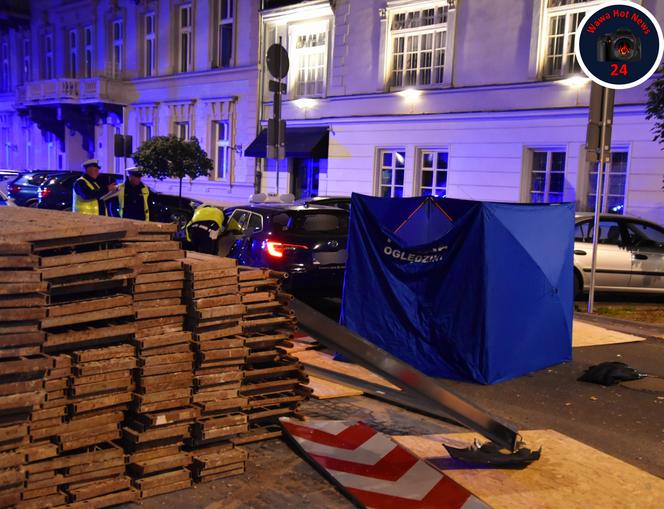 Warszawa. Śmiertelny wypadek w Śródmieściu. Taksówkarz nie żyje, dwie rowerzystki w szpitalu