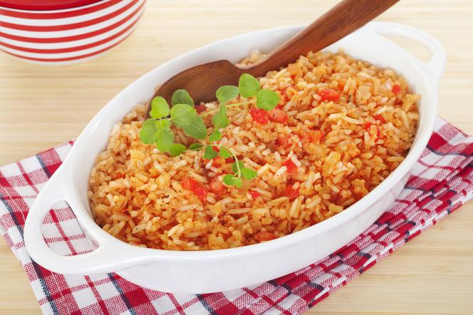 Pomidorowy ryż po meksykańsku: samodzielne danie lub pyszny dodatek