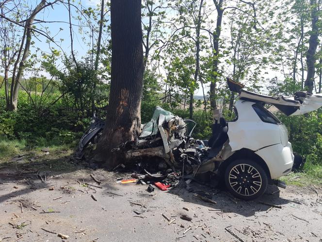 Wypadek w Wyrach. Nie żyje 34-latek