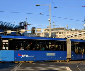 Remont Ronda Reagana przy placu Grunwaldzkim we Wrocławiu. Tramwaje i autobusy pojadą inaczej [ROZKŁAD]