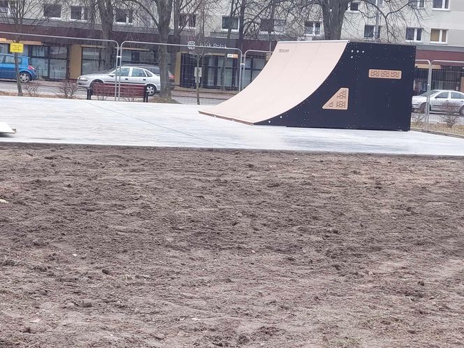 Skate Park Starachowice. Większość urządzeń już zamontowano