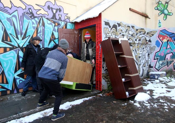 „Nie damy się zamurować!”. Trwa batalia o Stację Praga, artyści nie odpuszczają