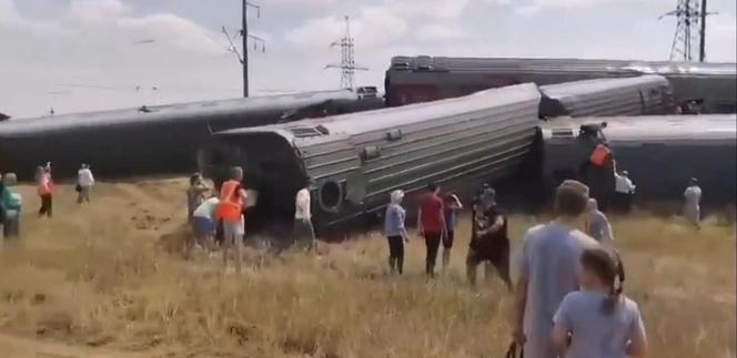 Osiem wagonów pociągu pasażerskiego relacji Kazań-Adler wykoleiło się pod Wołgogradem w Rosji