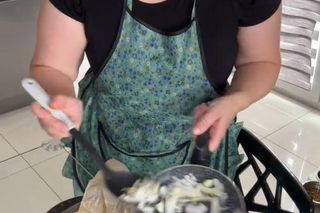 Przyrządziła obiad dla 4 osób za mniej niż 10 zł! W zaledwie 3 dni nagranie przekroczyło milion wyświetleń