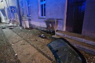 BMW wbiło się w budynek w Barwicach