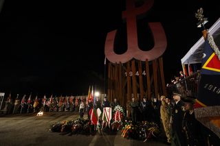 Stolica uhonorowała swoich bohaterów. Tak wyglądała uroczystość na Kopcu Powstania Warszawskiego [ZDJĘCIA]