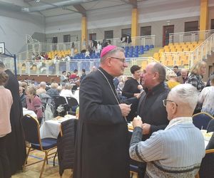 Pierwsza z wigilii Caritas dla osób samotnych i ubogich odbyła się wczoraj w Białogardzie 