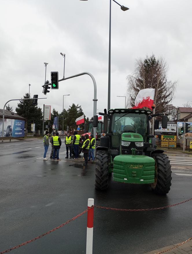 Trwa protest rolników w woj. lubelskim. Blokady są w wielu miejscach w regionie [DUŻO ZDJĘĆ]