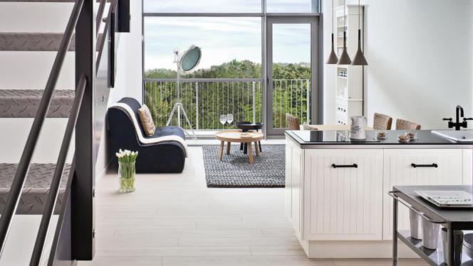 Aranżacja wnętrz: salon z kuchnią. Loft romantic