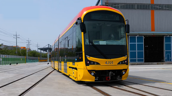 Najdłuższe tramwaje płyną do Warszawy z Korei Południowej. Pomieszczą nawet 240 pasażerów!