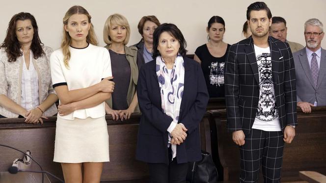 Barwy szczęścia odc. 1967. Zosia (Joanna Moro), Elżbieta (Marzena Trybała), Ernest (Krystian Kukułka), Alicja Umińska (Monika Dryl)