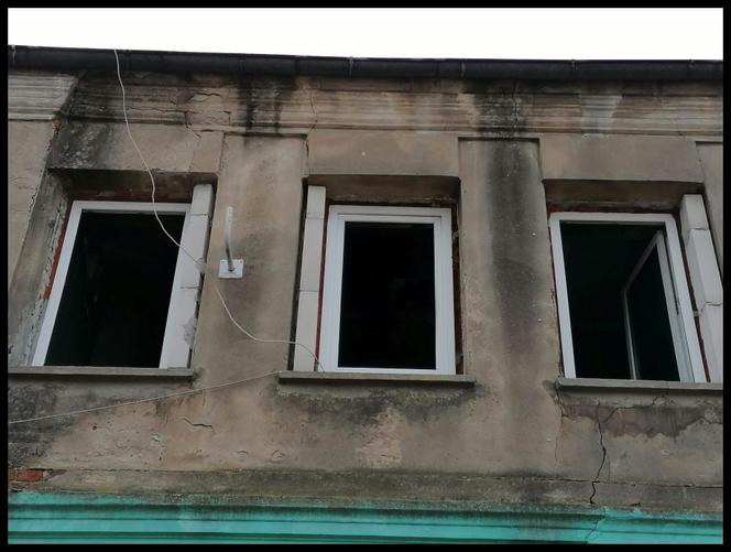 Szczuczyn. Policjanci uratowali mężczyznę z pożaru [ZDJĘCIA]