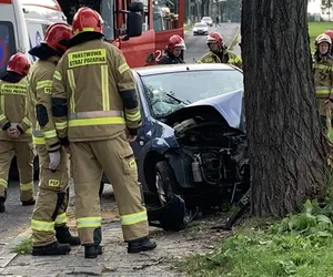 Wypadek samochodowy w Sosnowcu. Kierowca w ciężkim stanie trafił do szpitala