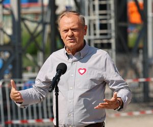 Donald Tusk w Męcinie. Premier odwiedził budowę największego tunelu kolejowego w Polsce