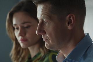 	M jak miłość odc. 1735 po wakacjach. Franka (Dominika Kachlik), Paweł (Rafał Mroczek)