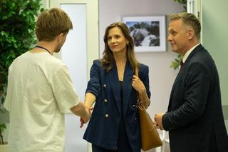 M jak miłość odc. 1679. Ewa Kalinowska (Anna Kerth), Łukasz (Jakub Józefowicz), Artur Rogowski (Robert Moskwa)