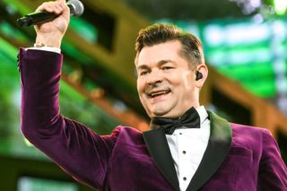 Zenek Martyniuk dostał wyjątkowy prezent od fanek. Wideo rozczuliło internautów