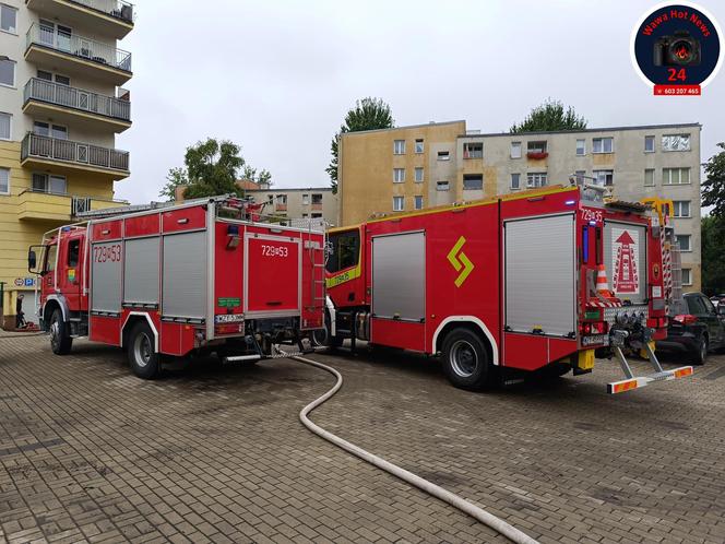 Warszawa. Pływające auta w Ursusie, zatopione po dachy!