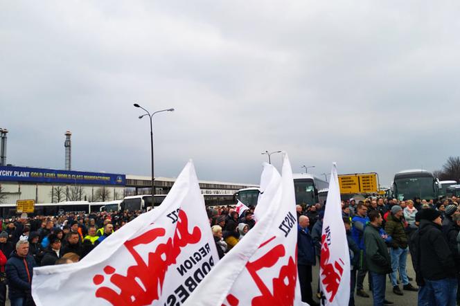 Tychy: Protest w fabryce Fiata. Pracownicy żądają podwyżek [ZDJĘCIA]