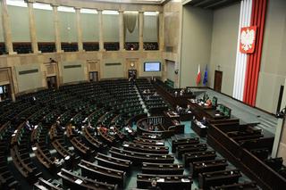 Zwykli Polacy wracają do pracy już dziś, posłowie do Sejmu dopiero 11 stycznia! Tylko posłowie mogą się obijać!