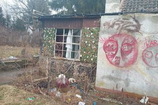 Opuszczony dom na Jarotach. Miejsce sieje postrach wśród mieszkańców