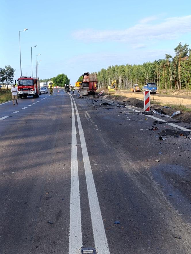 Tragiczny wypadek z udziałem dwóch ciężarówek. Jedna osoba nie żyje