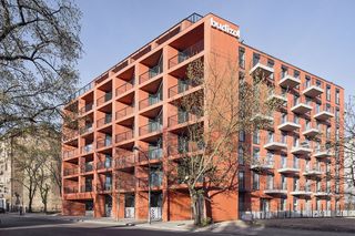 Blok Sprzeczna 4 w Warszawie