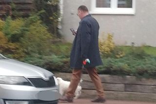 Czesław Michniewicz nie zapomniał o nim przed mundialem. Ostatnie chwile z pupilem! Zobacz, jakiego psa ma Michniewicz