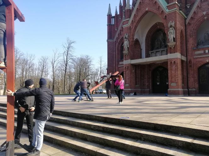 Przygotowania do Misterium Męki Pańskiej w Piekarach Śląskich