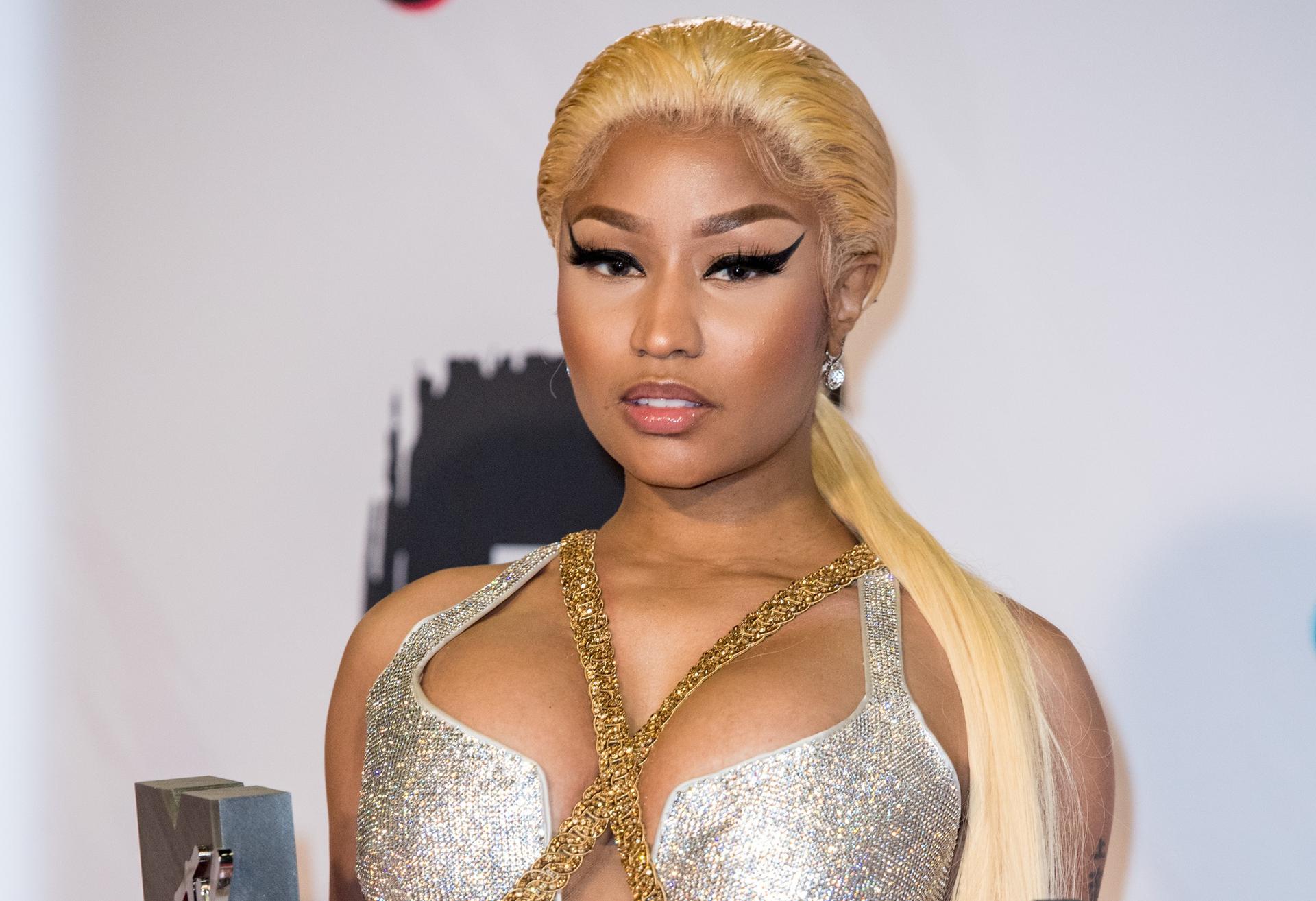 Naga Nicki Minaj baraszkuje ze swoim facetem w łóżku. Nie za szybko? -  ESKA.pl