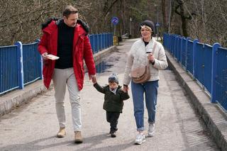 Barwy szczęścia odc. 2693. Bożena (Marieta Żukowska), Bruno (Lesław Żurek), Tadzio (Józio Trojanowski)