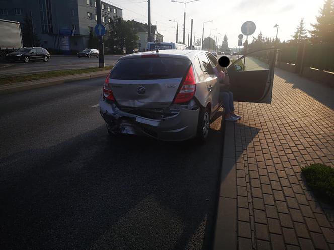 Poranny wypadek na ul. Fordońskiej w Bydgoszczy. Jedna osoba trafiła do szpitala [ZDJĘCIA]