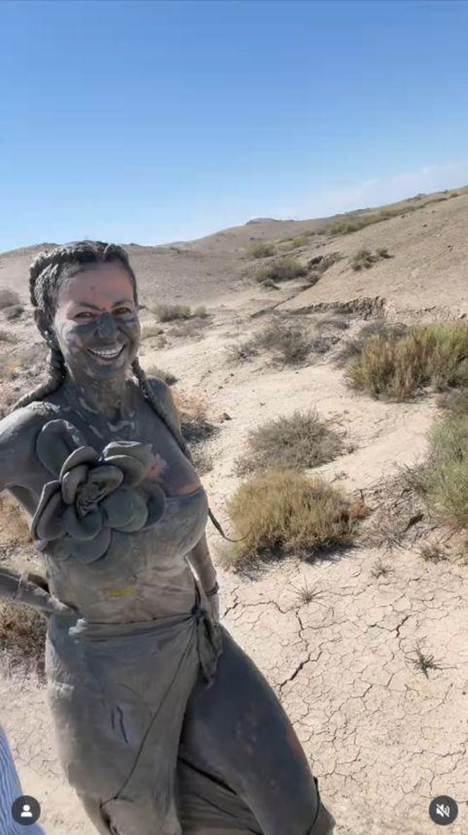 Maja Rutkowski zażywa błotnego SPA