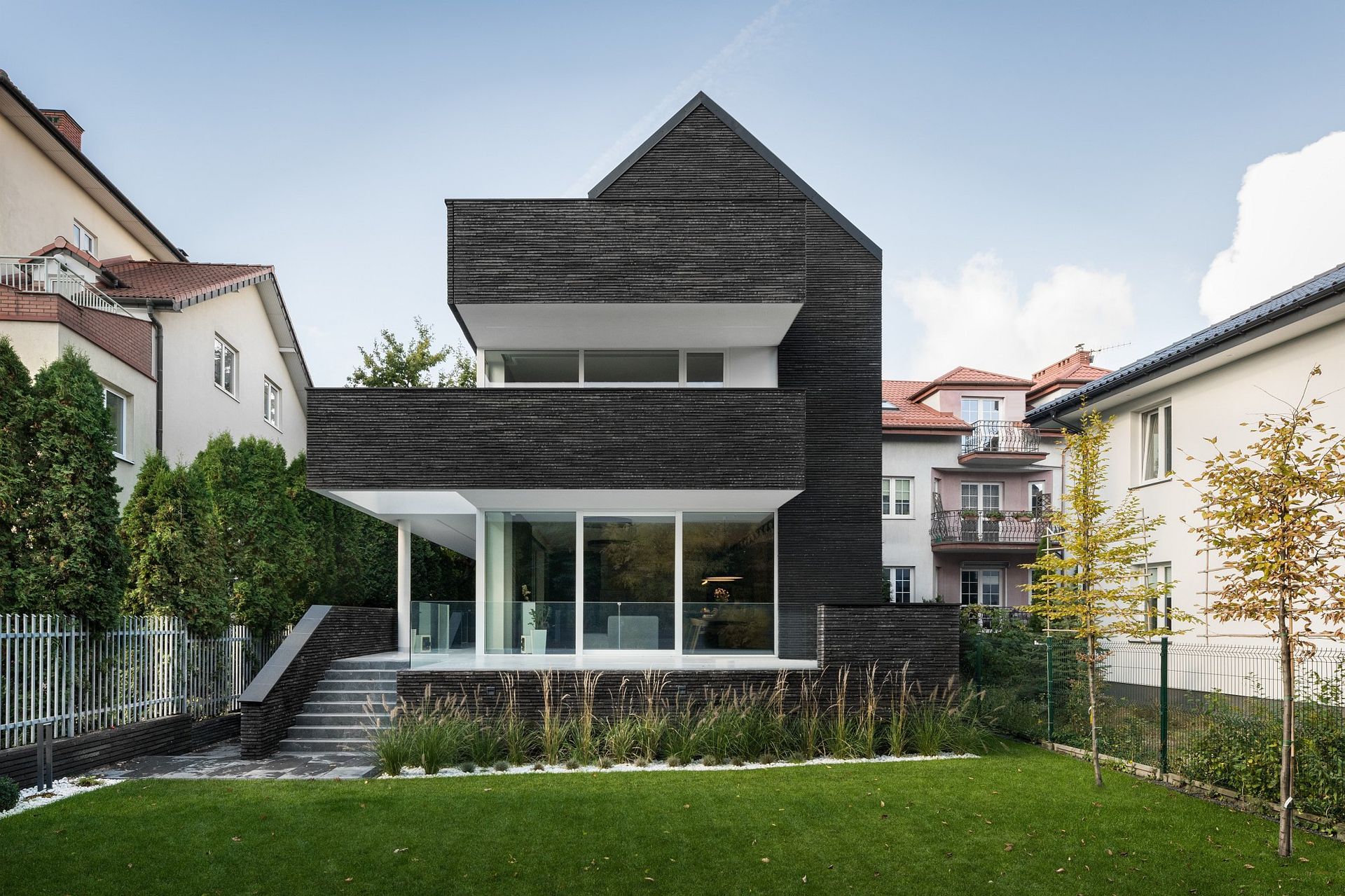 Dom z Grafitu na warszawskich Włochach