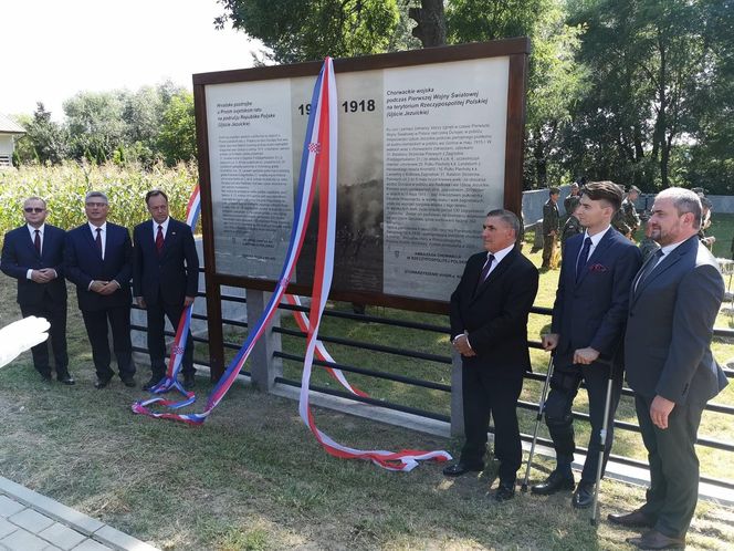 W tej małopolskiej wsi spoczywa ponad stu Chorwatów. Żołnierze upamiętniają ich co roku