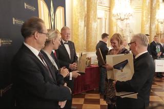 Gala na Zamku Królewskim w Warszawie. Starosta Toruński odebrał nagrodę dla budynku w Dobrzejewicach