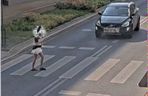  Łódź. Kobieta potrącona na przejściu. Patrzyła nie na drogę, tylko w telefon [ZDJĘCIA]