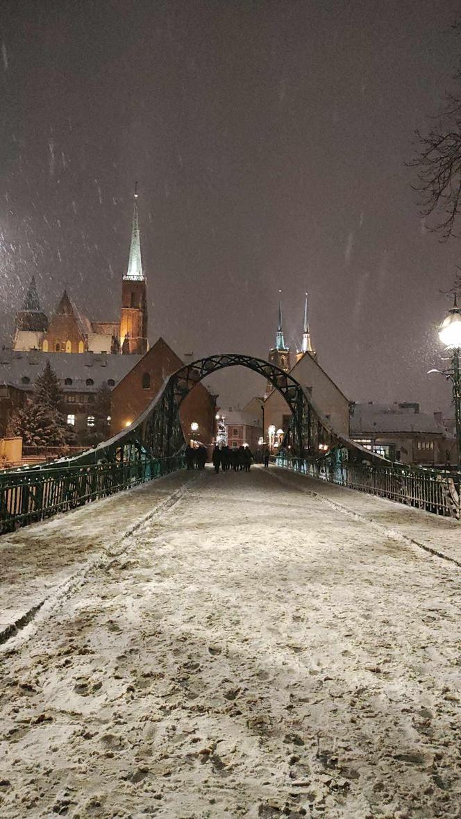 Ostrów Tumski we Wrocławiu w zimowej odsłonie. To miejsce trzeba odwiedzić [zdjęcia]