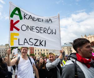 Korowód studentów podczas juwenaliów 2025 w Krakowie