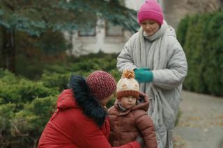 	Barwy szczęścia odc. 2985. Bruno (Lesław Żurek), Bożena (Marieta Żukowska), Tadzio (Józio Trojanowski)
