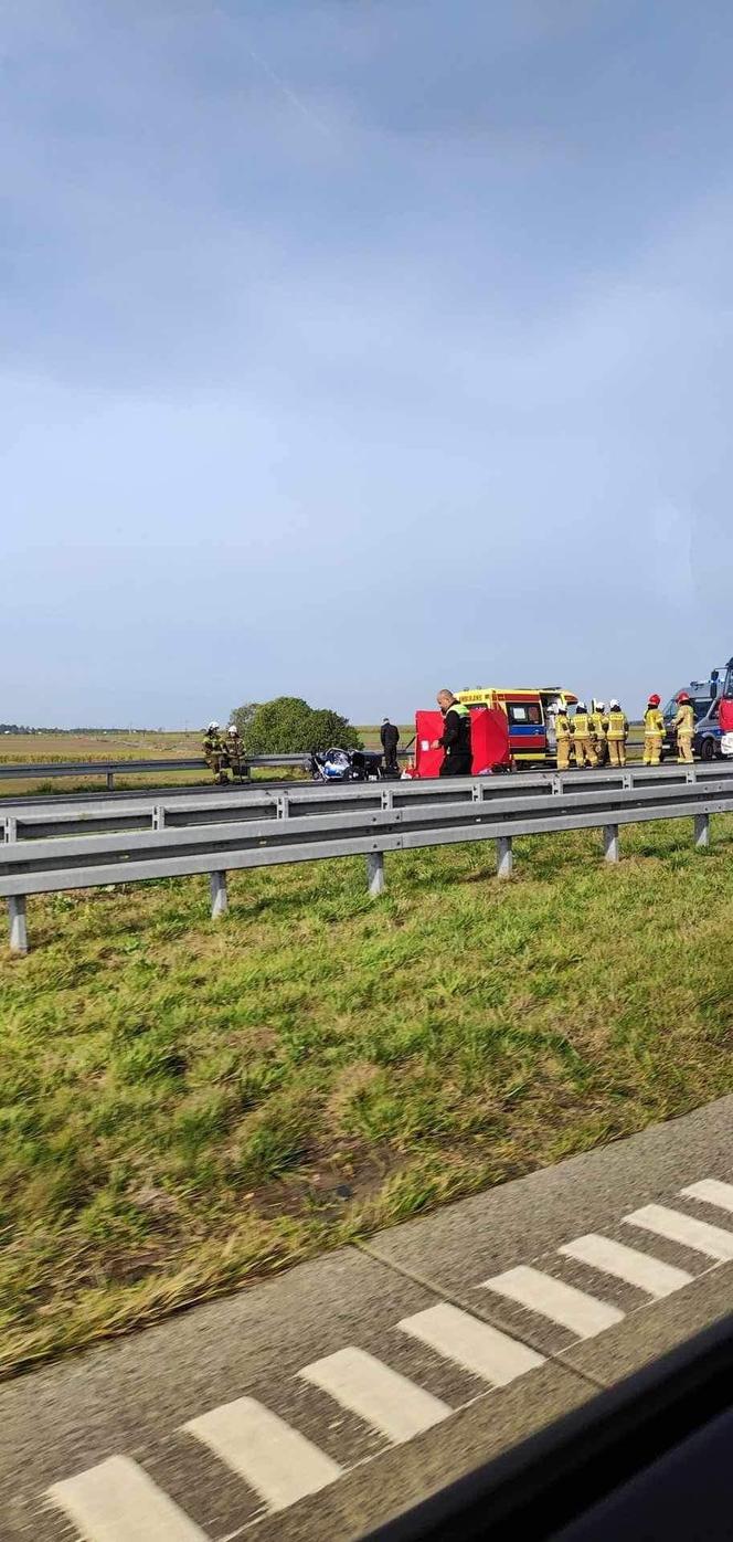 Tragedia na autostradzie A1. Motocyklista zginął w zderzeniu z autobusem