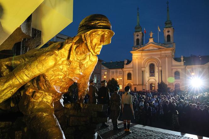 Uroczysta polowa msza święta i Apel Pamięci na pl. Krasińskich