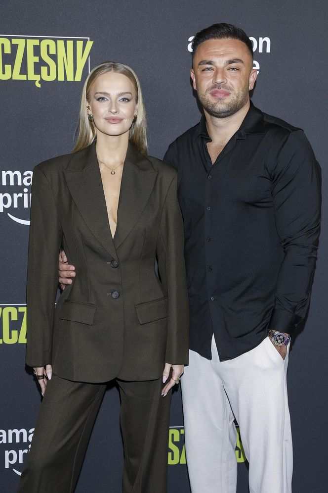 Premiera filmu "Szczęsny". Tomasz Kot z synem, brata piłkarza z rodziną i Quebonafide z partnerką [GALERIA]
