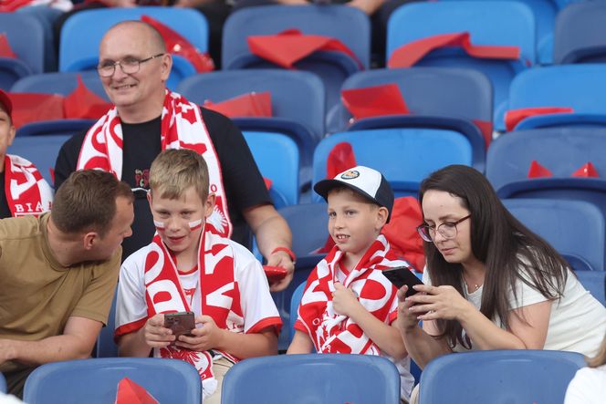 Kibice na meczu Polska-Mołdawia na Stadionie Śląskim