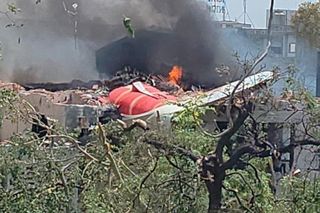 Samolot ze 133 osobami rozbił się w Indiach