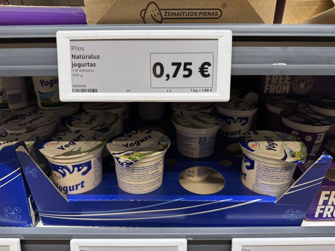 Jogurt naturalny Pilos w dużym opakowaniu (400 g) na Litwie kosztuje aż 0,75 euro (3,18 zł)