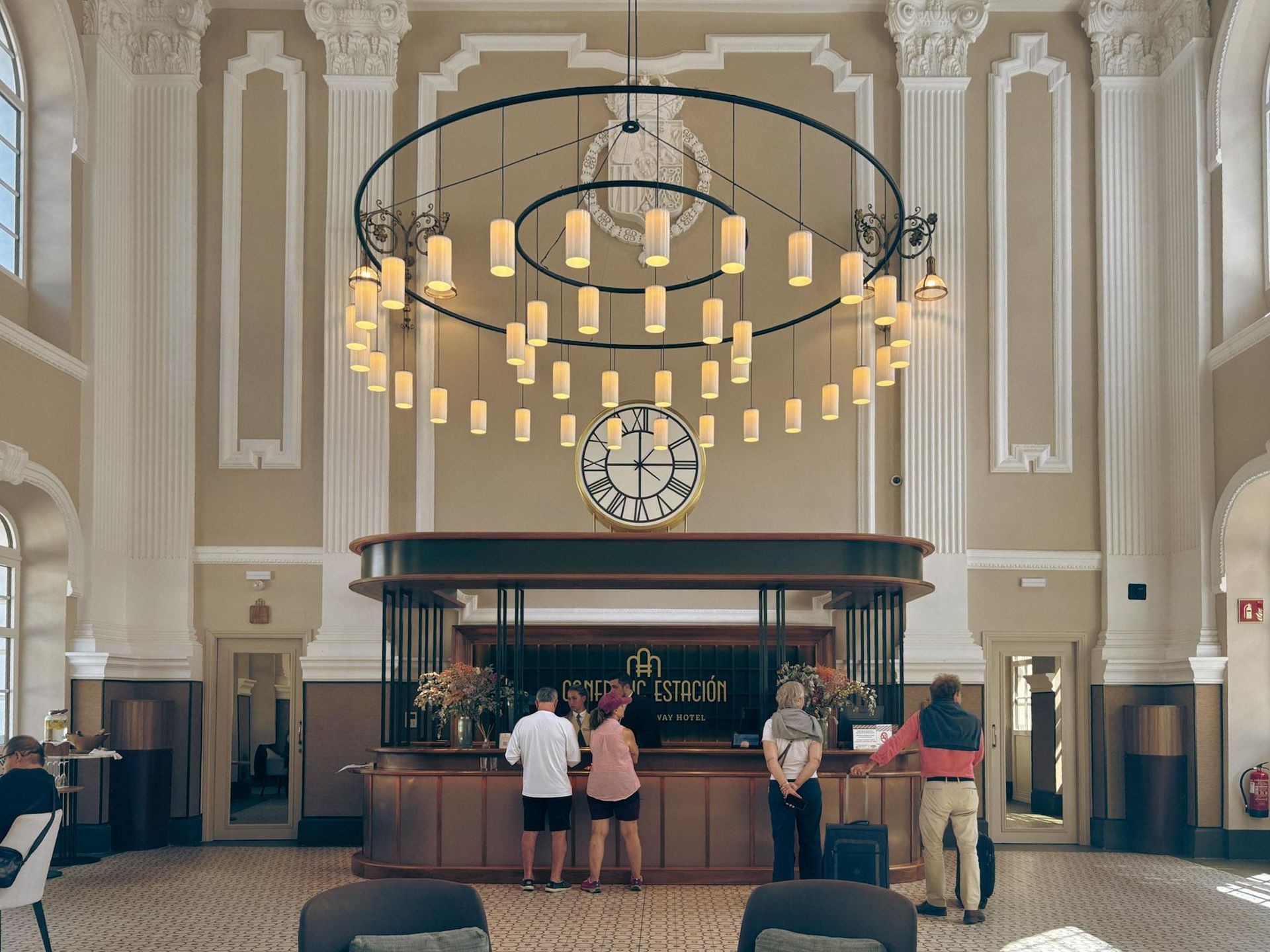  Canfranc Estación, Hiszpania. Dawny dworzec kolejowy zamienił się w luksusowy hotel