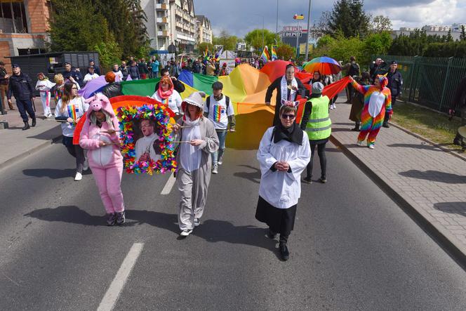 Happening pt. "Na drugi koniec tęczy z Ojcem Tadeuszem. Chryja 2"